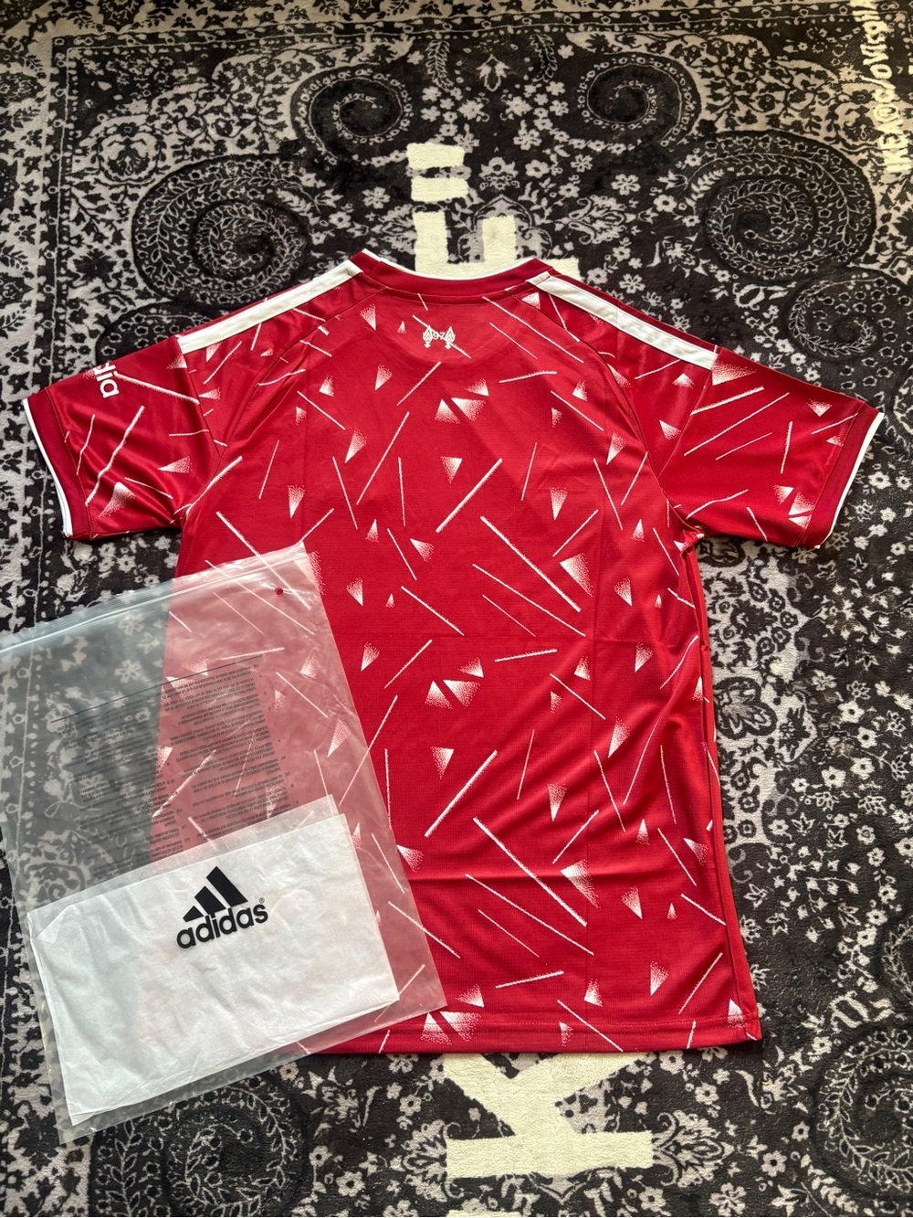Liverpool FC 2026/27 Home Jersey Men Sizes - Picture 2 of 3